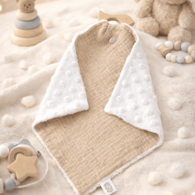 doudou plat double gaze coton minky anneau bois