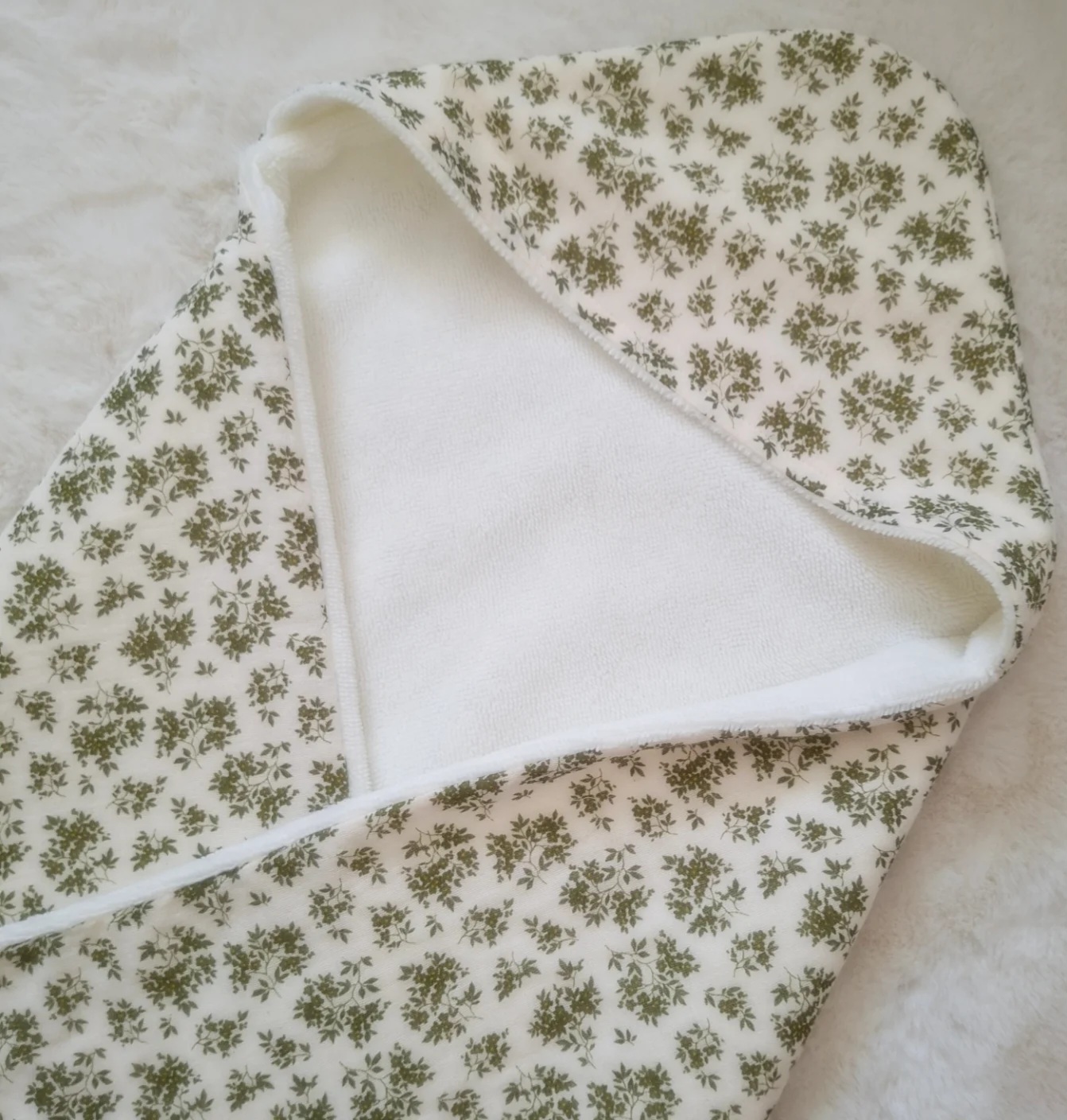 Cape de bain fleuris VERT OLIVE – Image 3