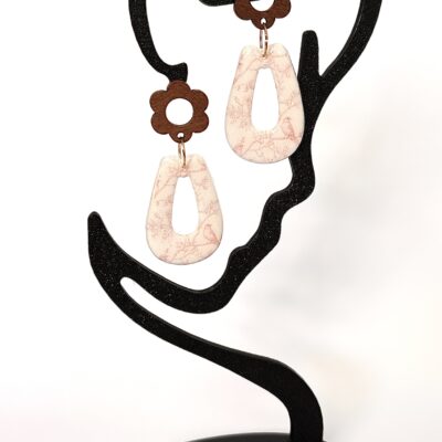 Boucles d’oreilles « Larmes Bohèmes » en pâte polymère blanche et bois