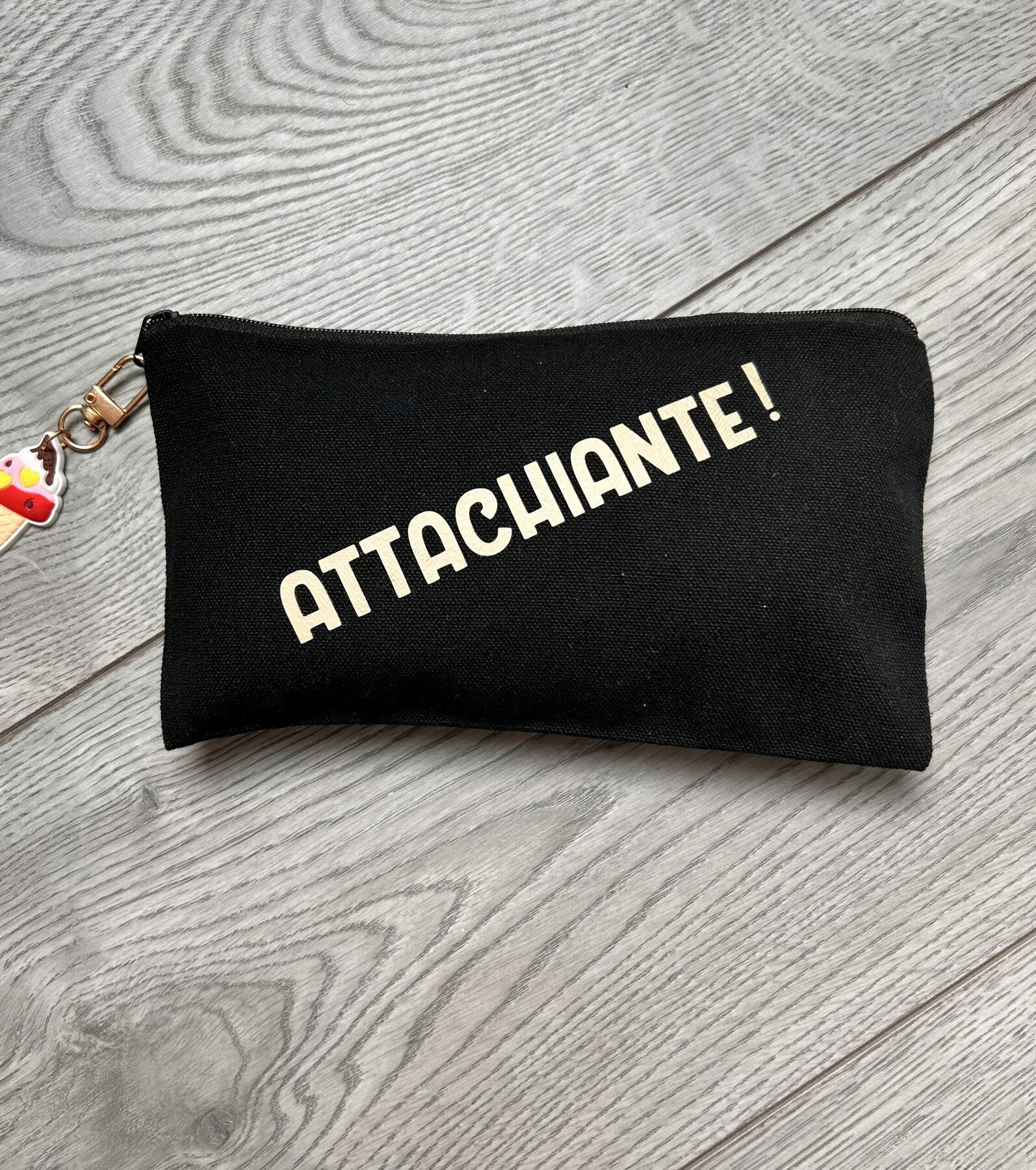 Trousse noire « Attachiante »
