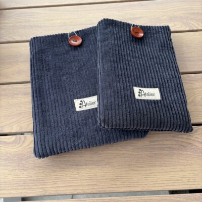 Pochette à livre molletonné en velours côtelé gris foncé taille lM et S Intérieur coton cormoran