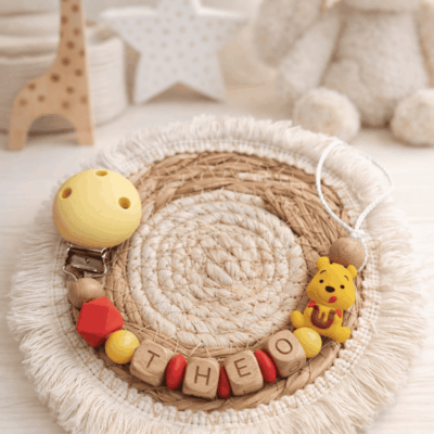 attache tétine winnie l'ourson