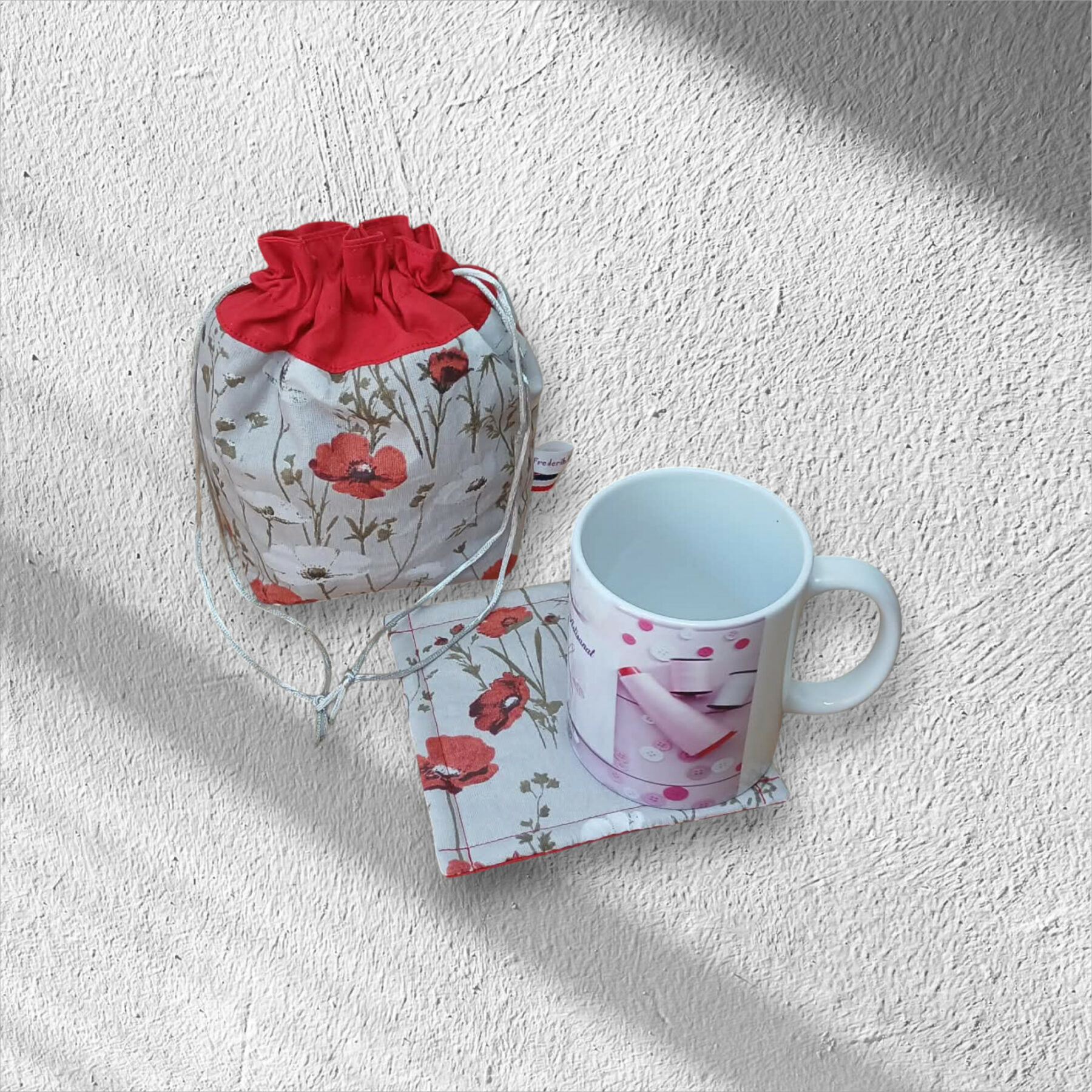 Pochette de transport pour mug et son sous mug, sac de rangement forme pochon ouatiné. Modèle au choix – Image 6