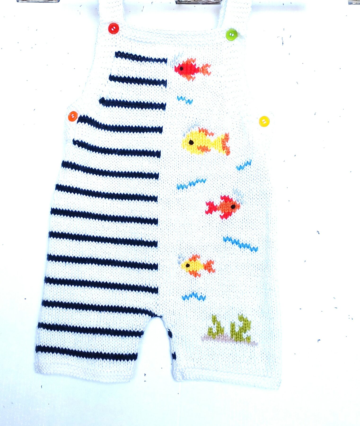 Salopette tricot, style marin avec des poissons brodés, pour bébé 3/6 mois