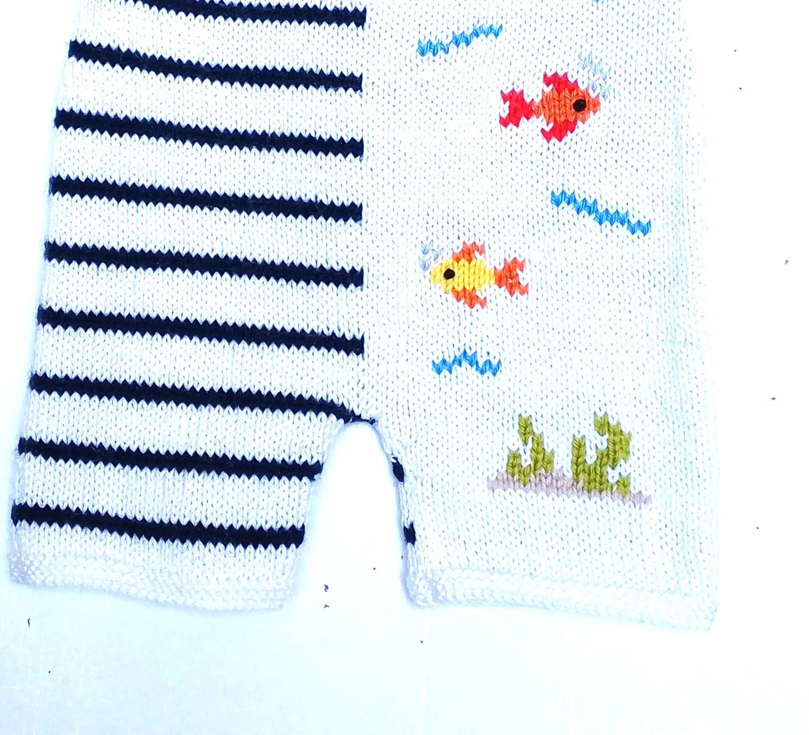 Salopette tricot, style marin avec des poissons brodés, pour bébé 3/6 mois – Image 3