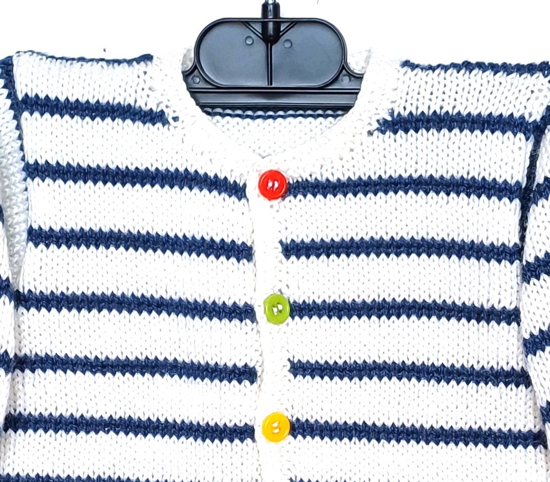 Gilet bébé au tricot, style main avec des bateaux, taille 3 mois – Image 3