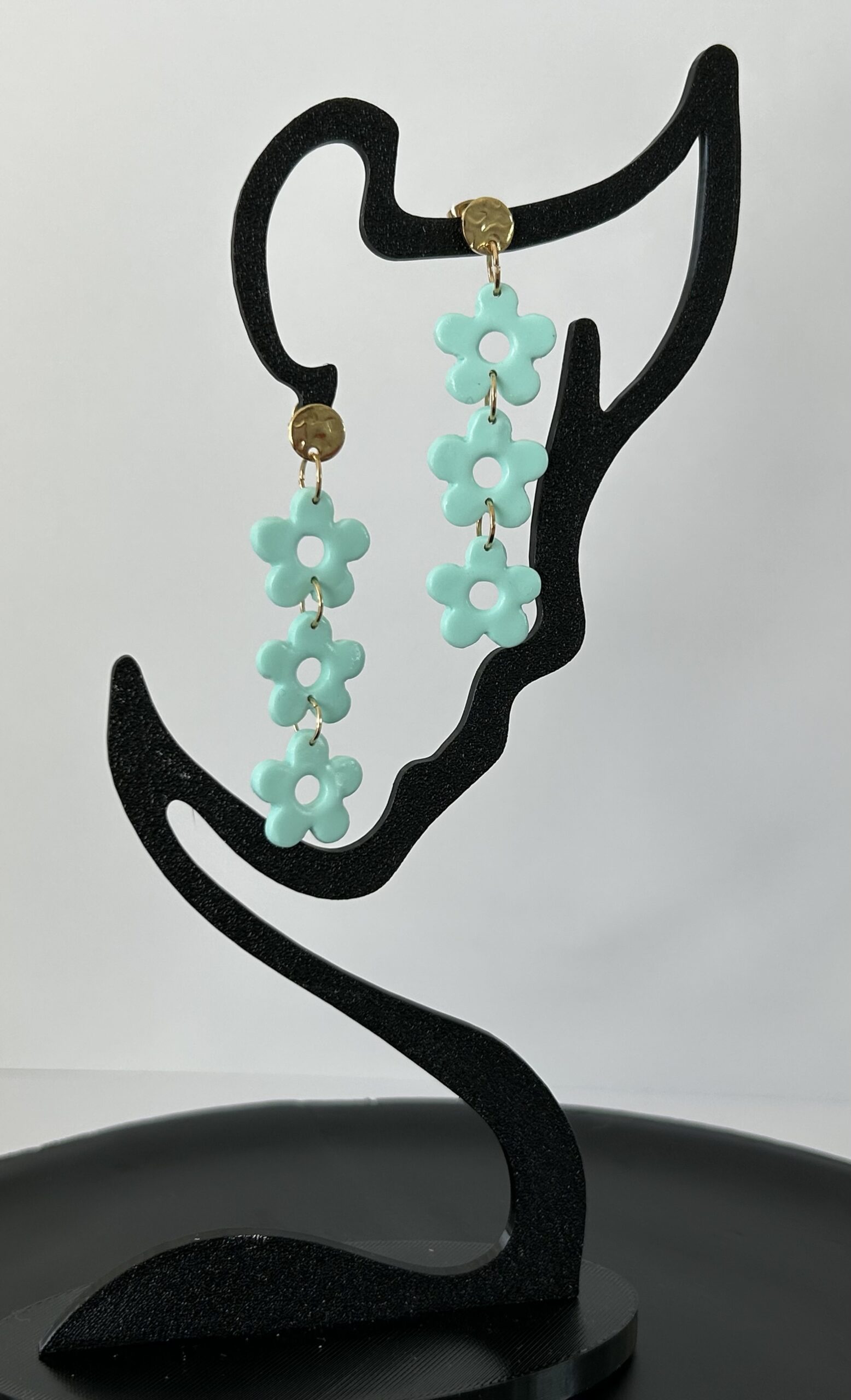 Boucles d’oreilles « Trioflora » en pâte polymère vert pastel