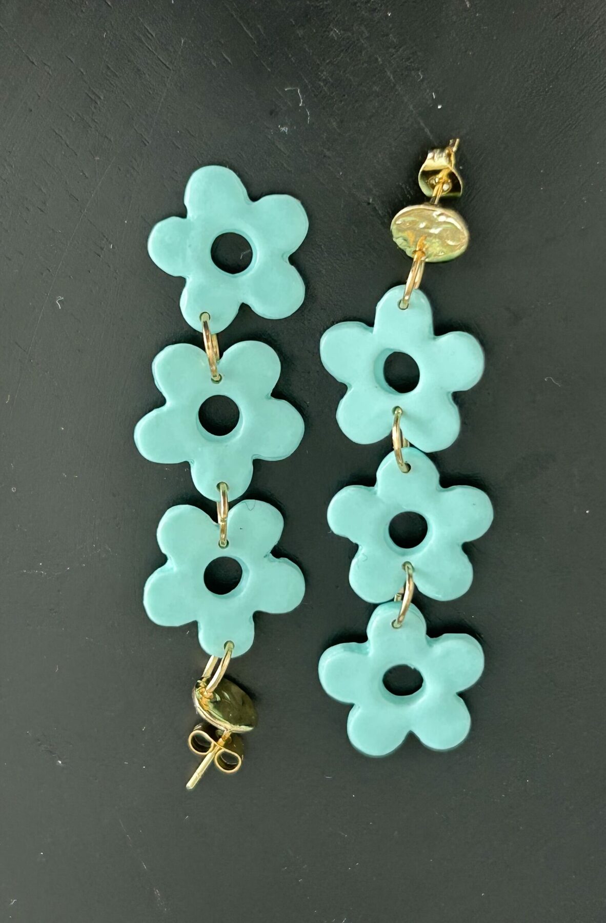 Boucles d’oreilles « Trioflora » en pâte polymère vert pastel – Image 2