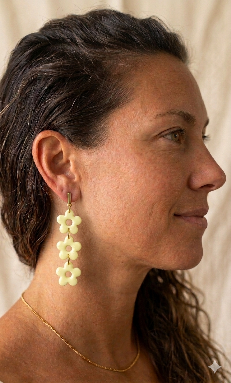 Boucles d’oreilles « Trioflora » en pâte polymère jaune pastel – Image 5