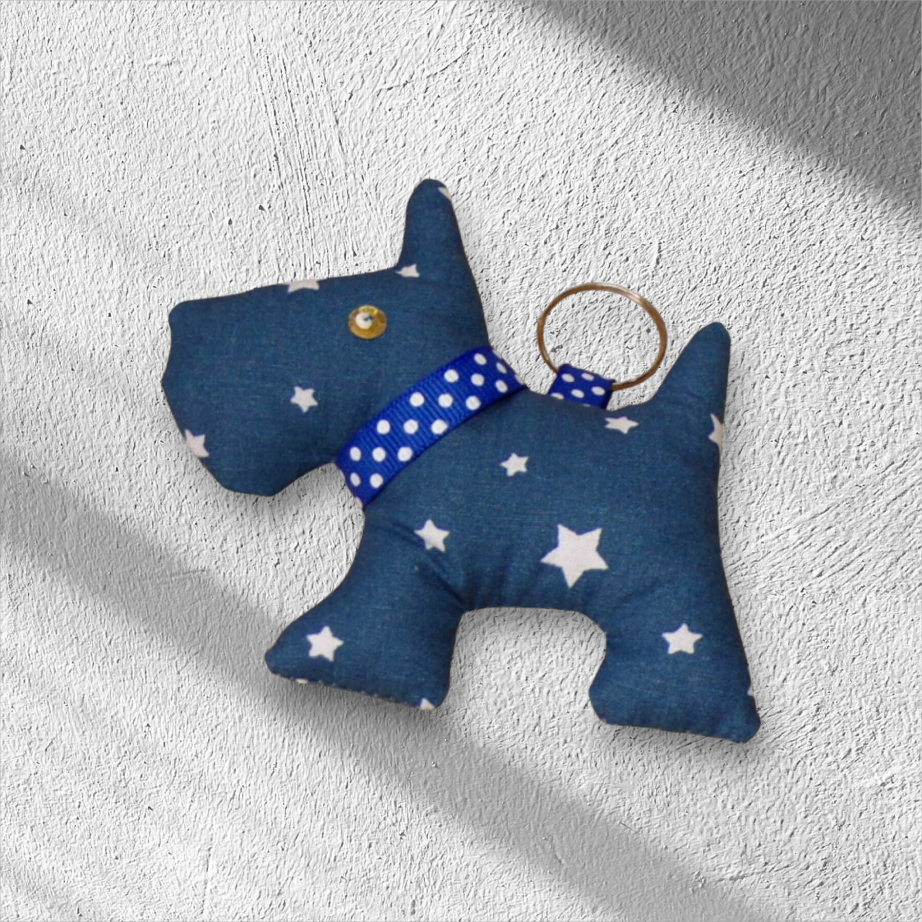 porte clés en forme de petit chien entièrement fait main modèles au choix