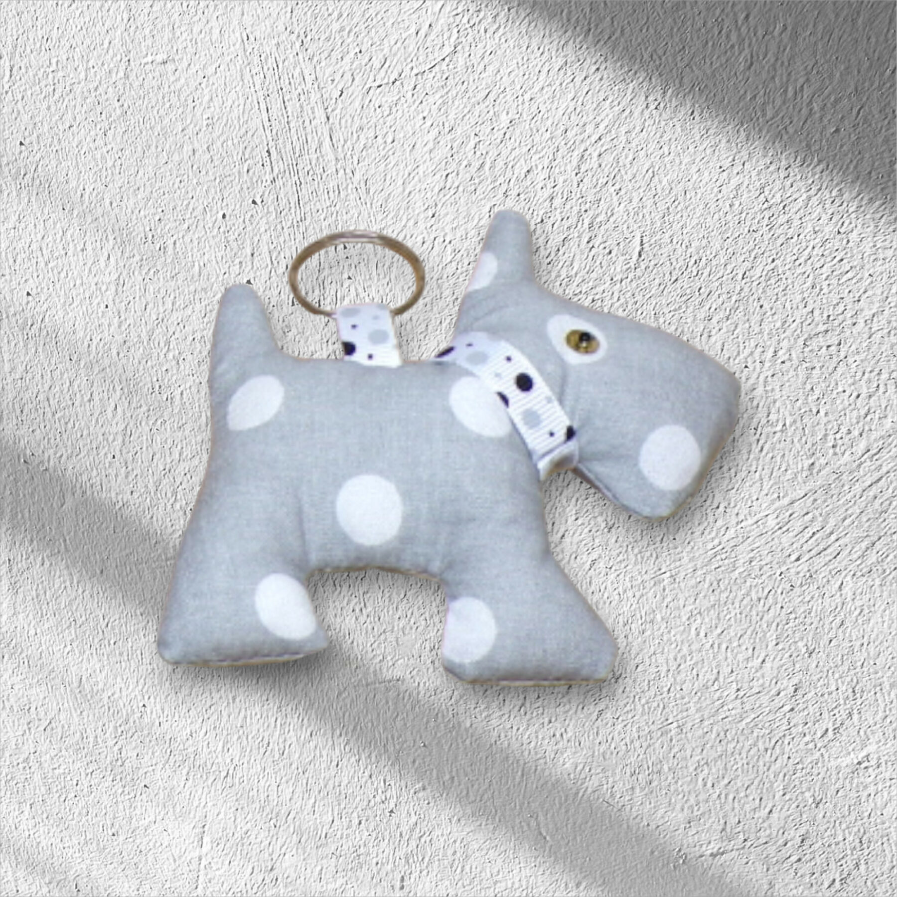 porte clés en forme de petit chien entièrement fait main modèles au choix – Image 6