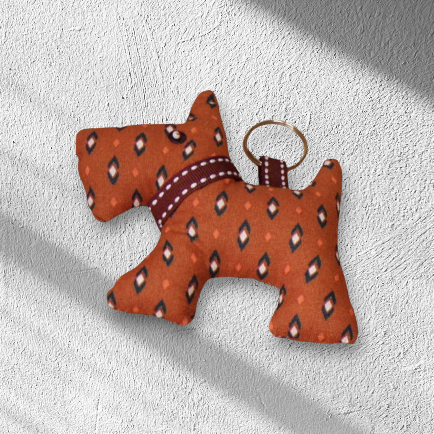 porte clés en forme de petit chien entièrement fait main modèles au choix – Image 5