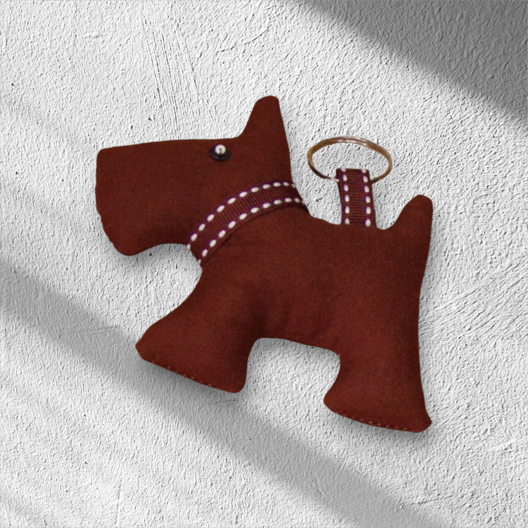 porte clés en forme de petit chien entièrement fait main modèles au choix – Image 3