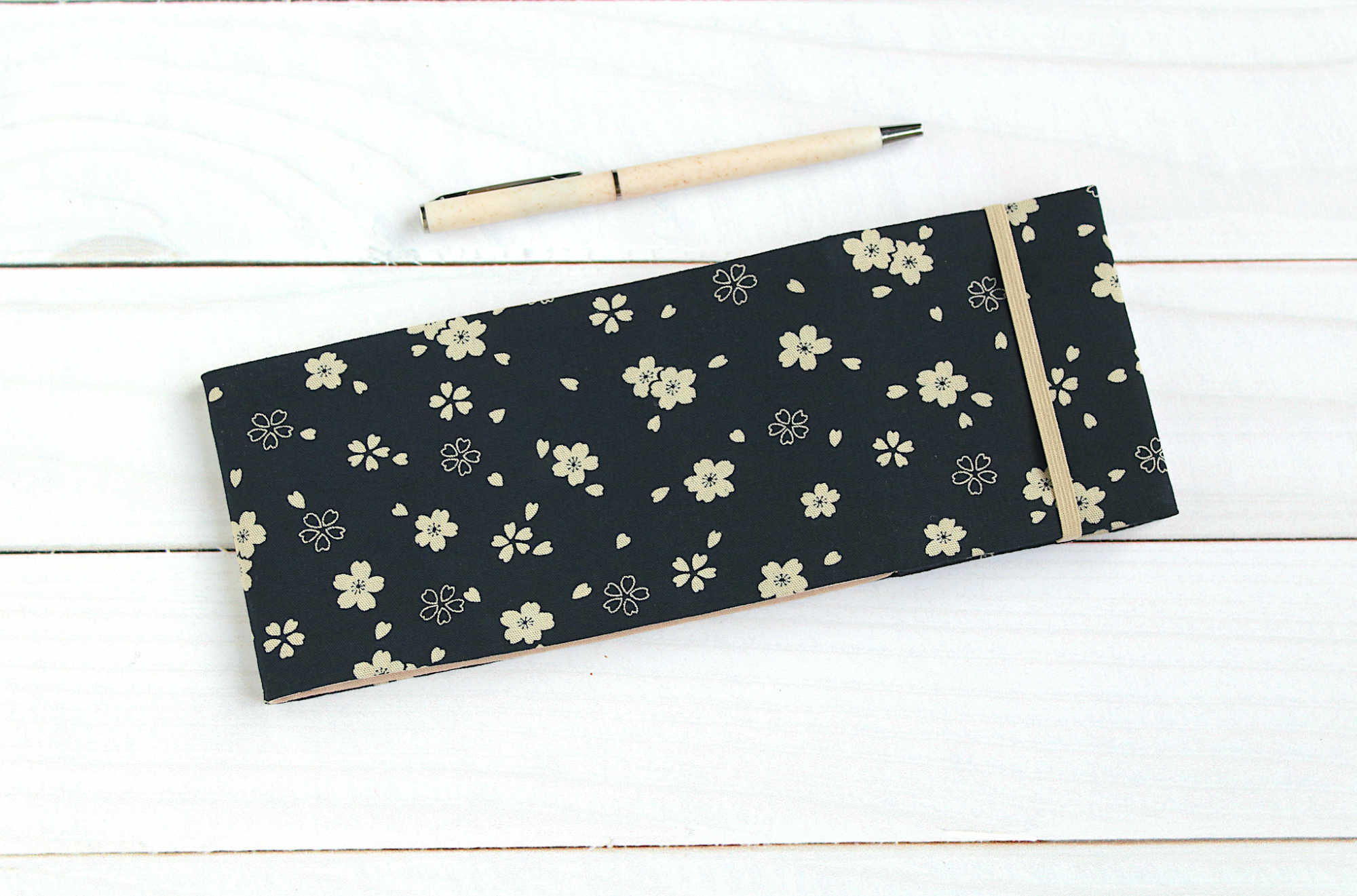 porte chequier talon gauche tissu japonais fleurs