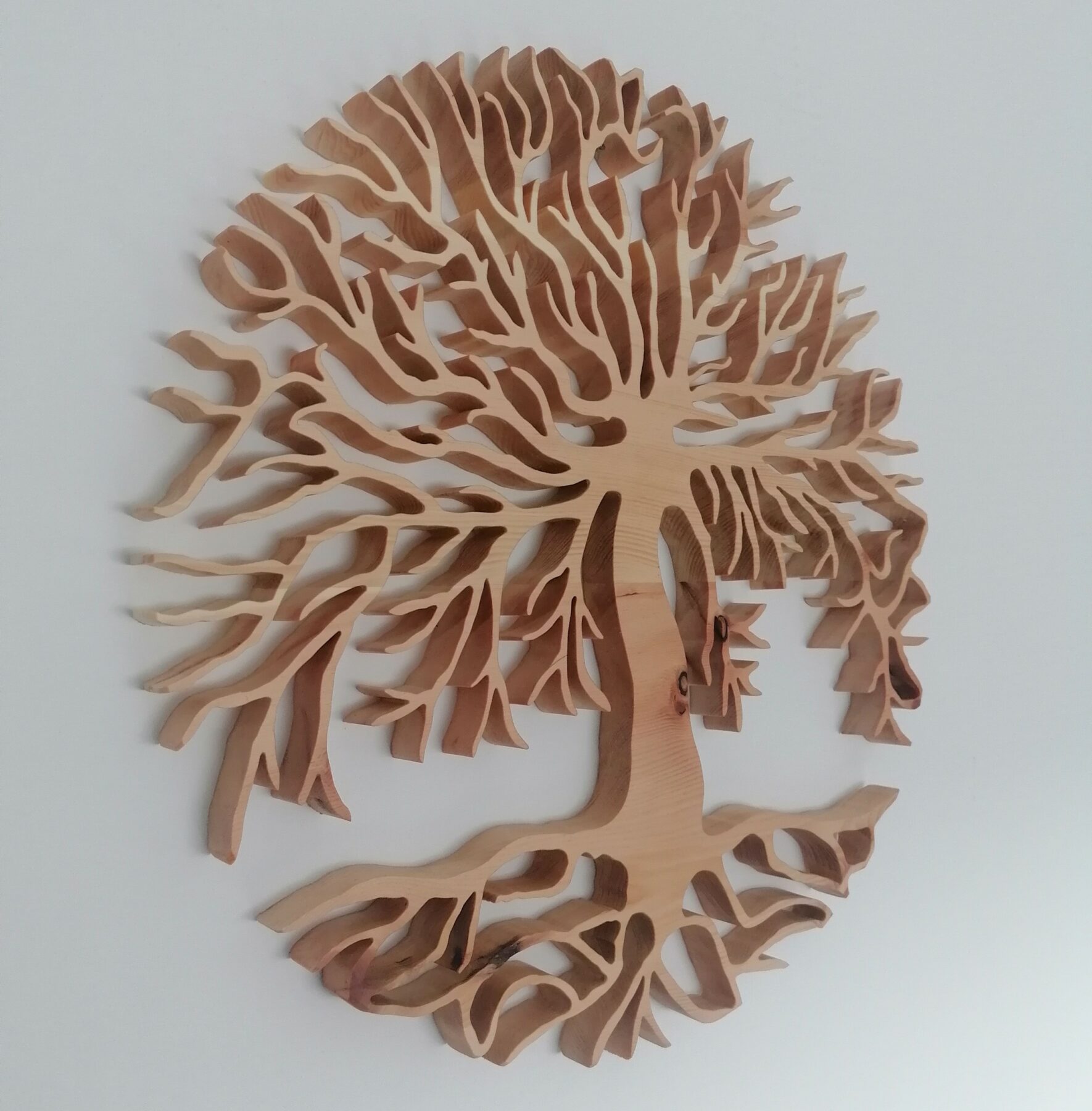 Arbre de vie en pin cembro fait main, "l'hiver" . diamètre 42 cm, finition naturelle. – Image 3