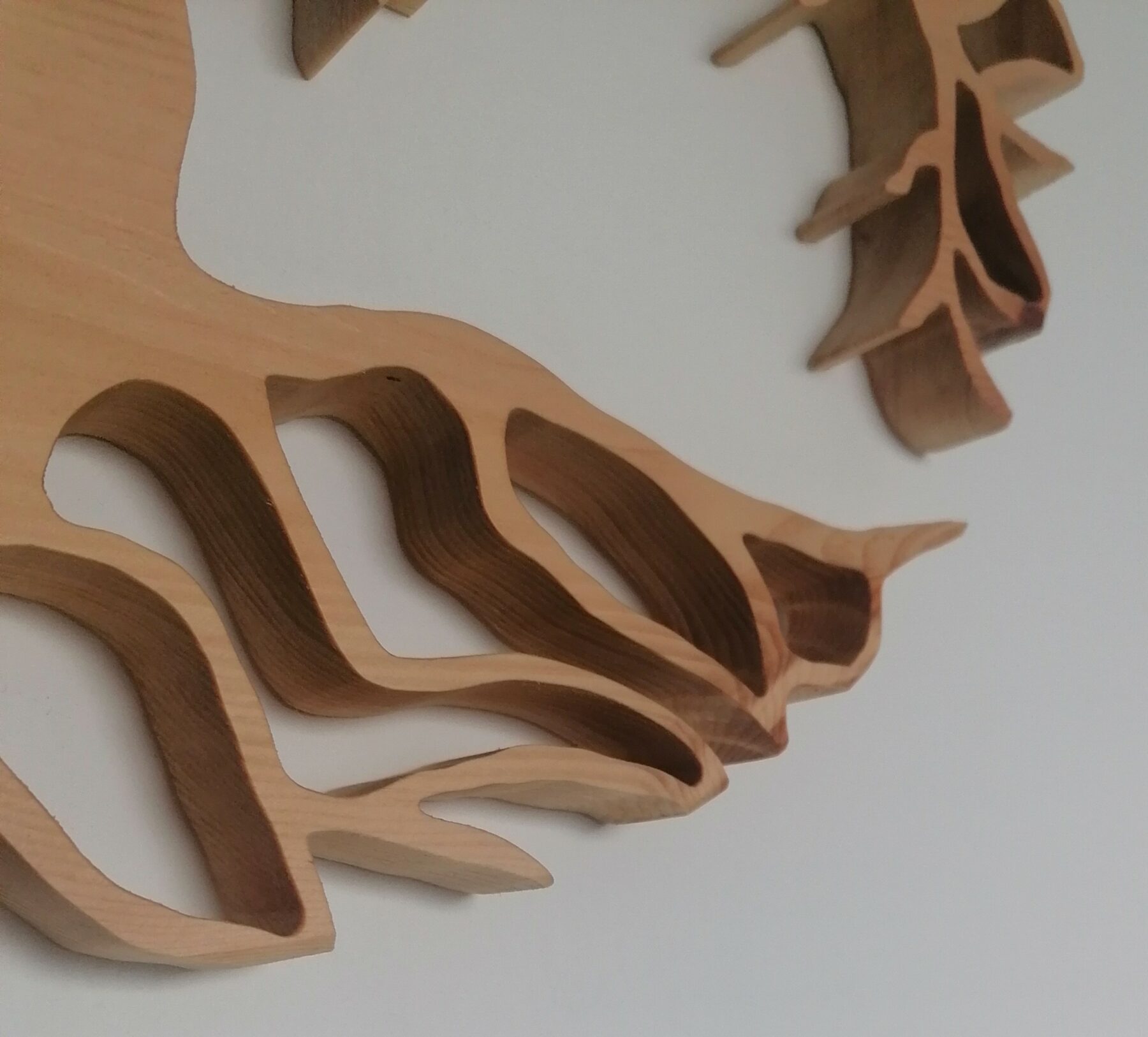 Arbre de vie en pin cembro fait main, "l'hiver" . diamètre 42 cm, finition naturelle. – Image 6
