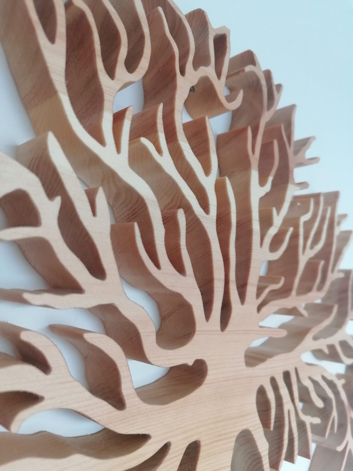 Arbre de vie en pin cembro fait main, "l'hiver" . diamètre 42 cm, finition naturelle. – Image 5