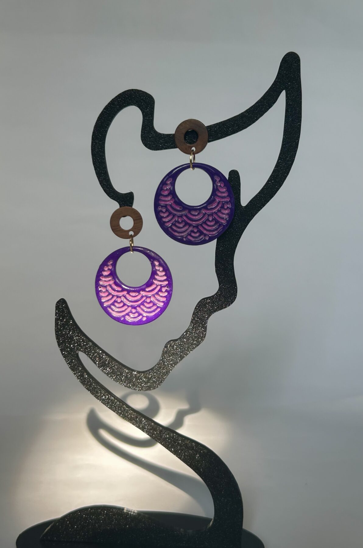 Boucles d’oreilles « Lune Océane » en pâte polymère violette