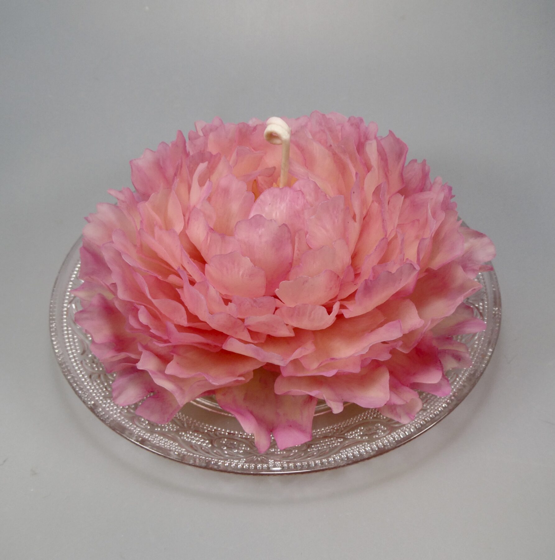 Bougie Pivoine en Cire d’Abeille – Sculptée à la Main – Image 2