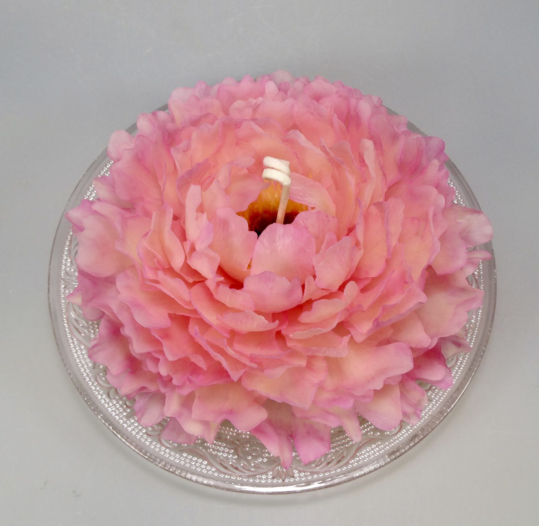 Bougie Pivoine en Cire d’Abeille – Sculptée à la Main – Image 5