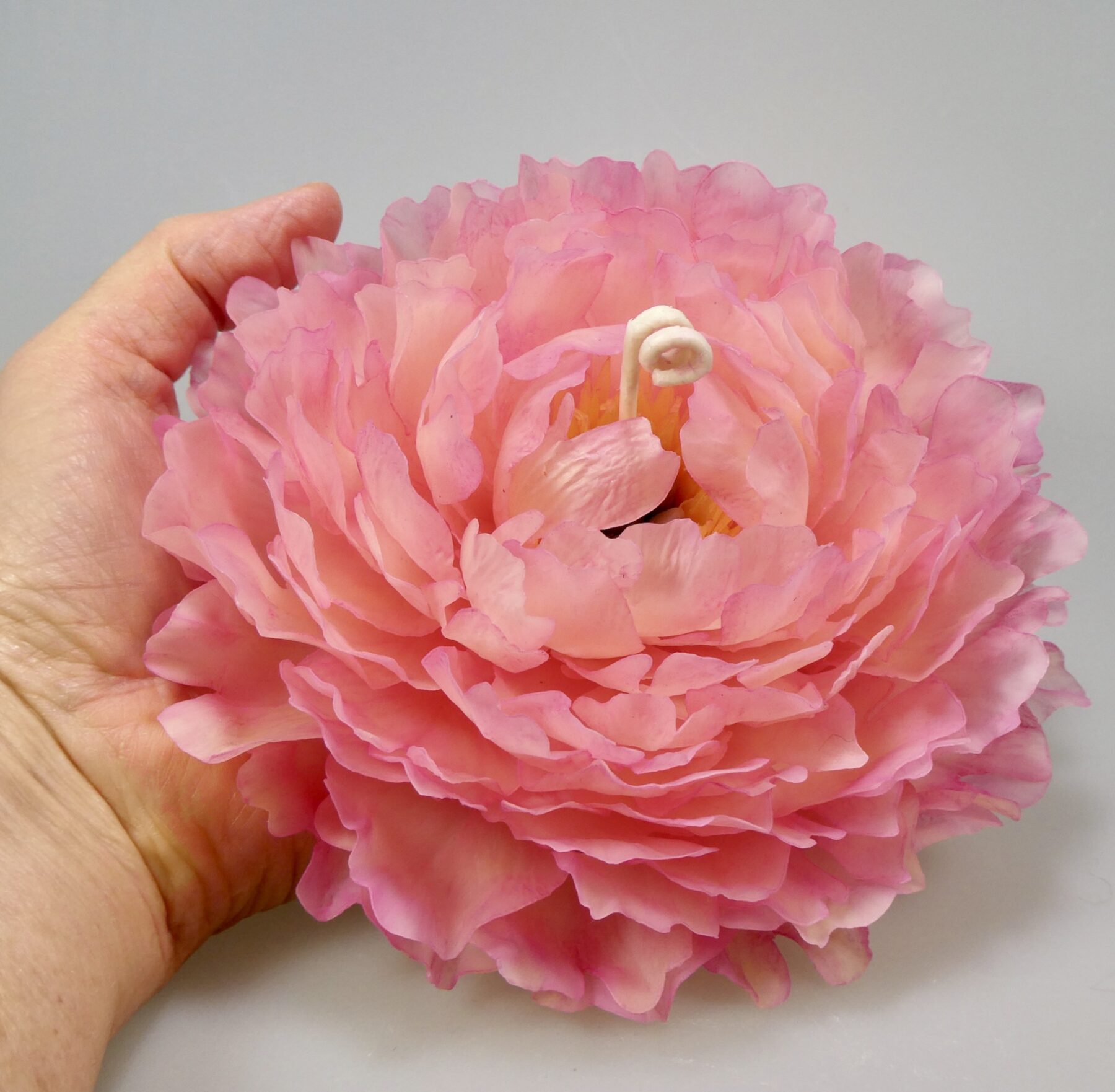 Bougie Pivoine en Cire d’Abeille – Sculptée à la Main – Image 7