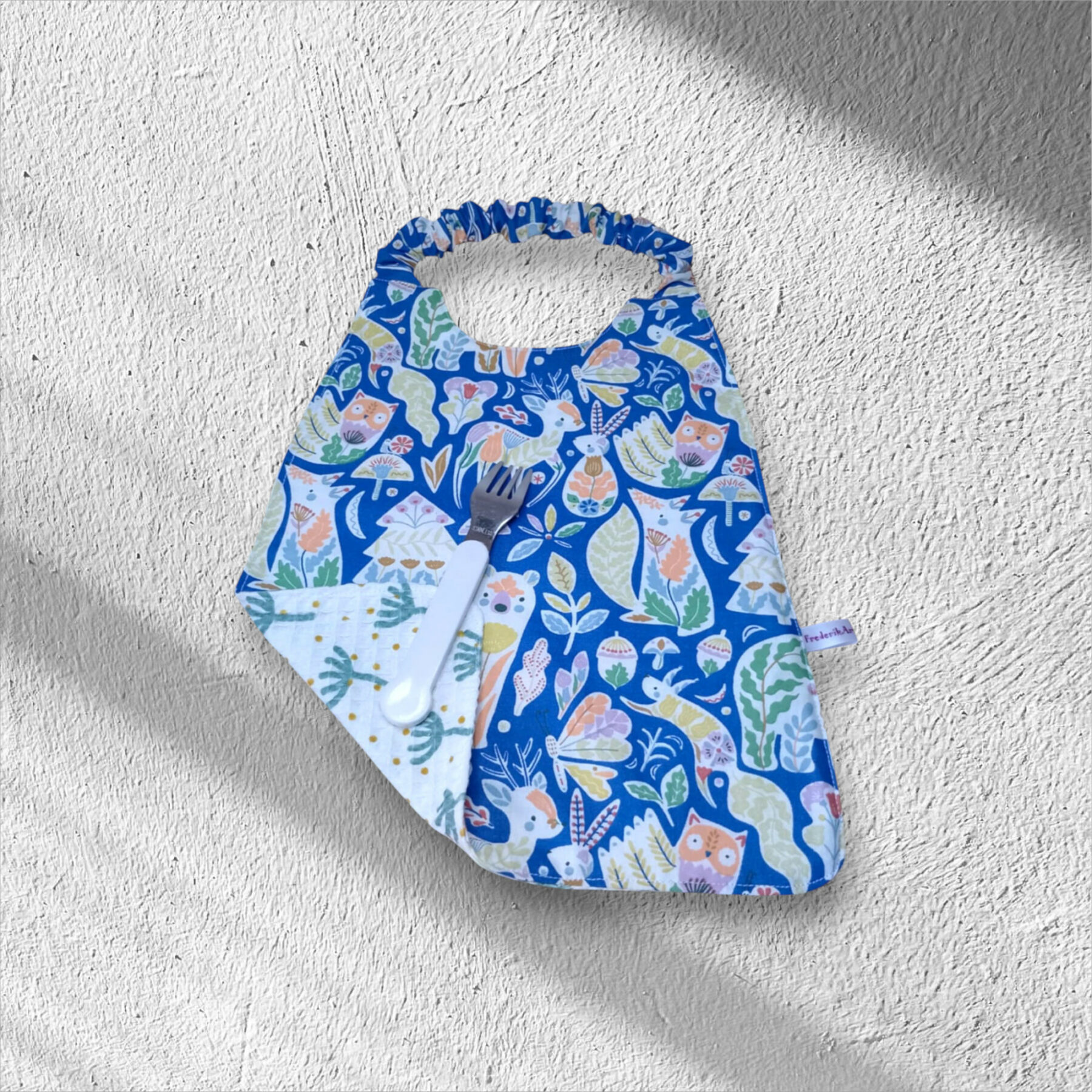 Serviette de table enfant, bavoir maternelle, modèle garçons et animaux au choix – Image 3