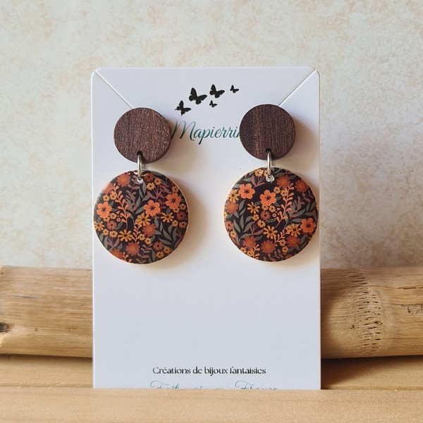 Boucles d'oreille pendante ronde 25 mm femme fait main en bois Automne – Image 3