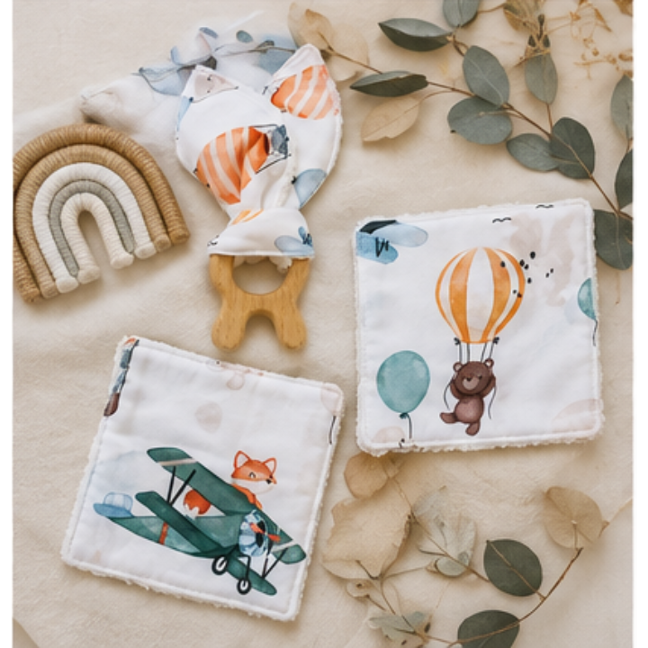 Ensemble bébé fait main – Doudou, hochet et lingettes assortis – Image 2