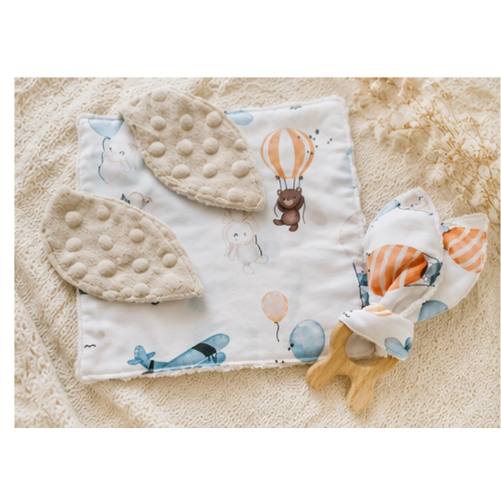 Ensemble bébé fait main – Doudou, hochet et lingettes assortis – Image 6