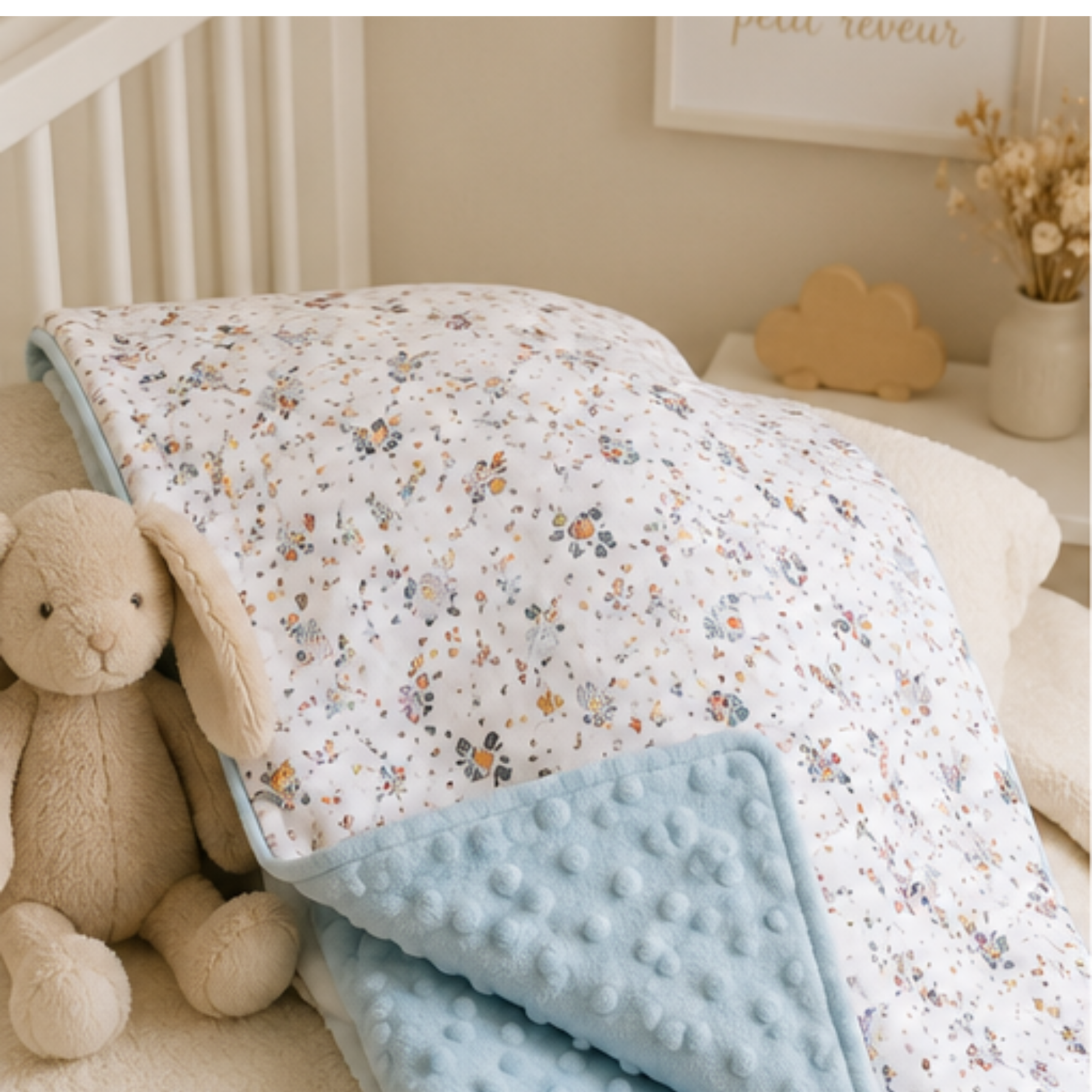Couverture bébé réversible en coton matelassé et Minky bleu ciel – Cadeau de naissance fait main – Image 6