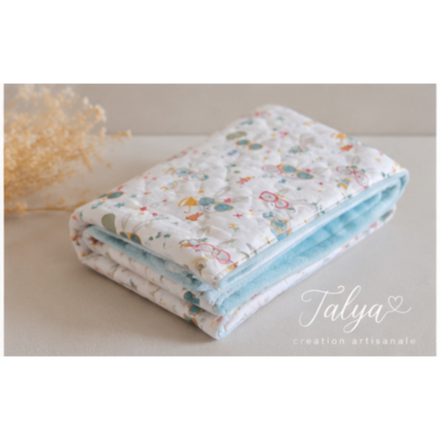 Couverture bébé réversible en coton matelassé et Minky bleu ciel – Cadeau de naissance fait main