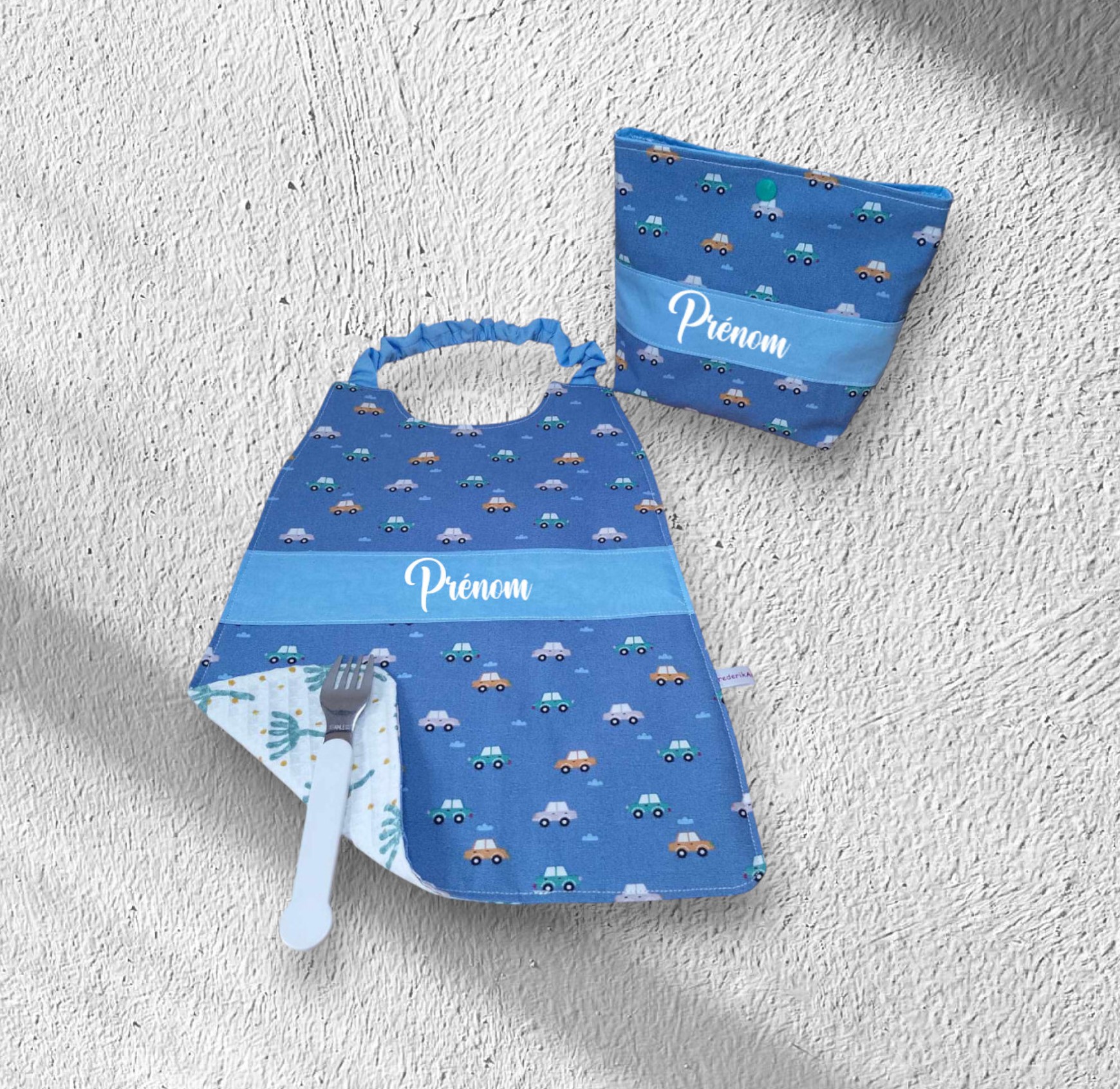 Serviette de table élastiquée avec prénom et sa pochette assortie – Image 2