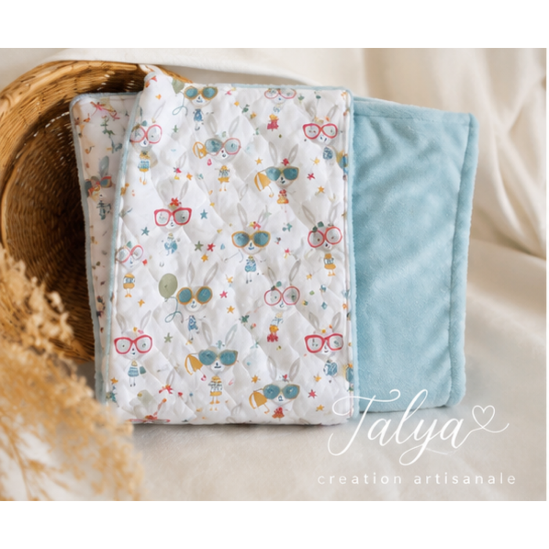 Couverture bébé réversible en coton matelassé et Minky bleu ciel – Cadeau de naissance fait main – Image 4