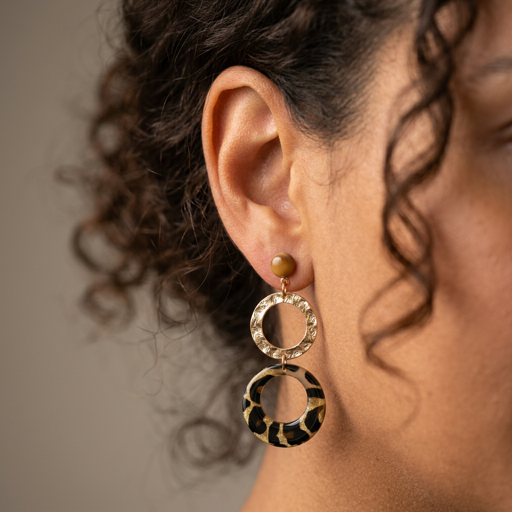 Boucles d'oreilles doubles cercles — Vert Kaki & Doré portées