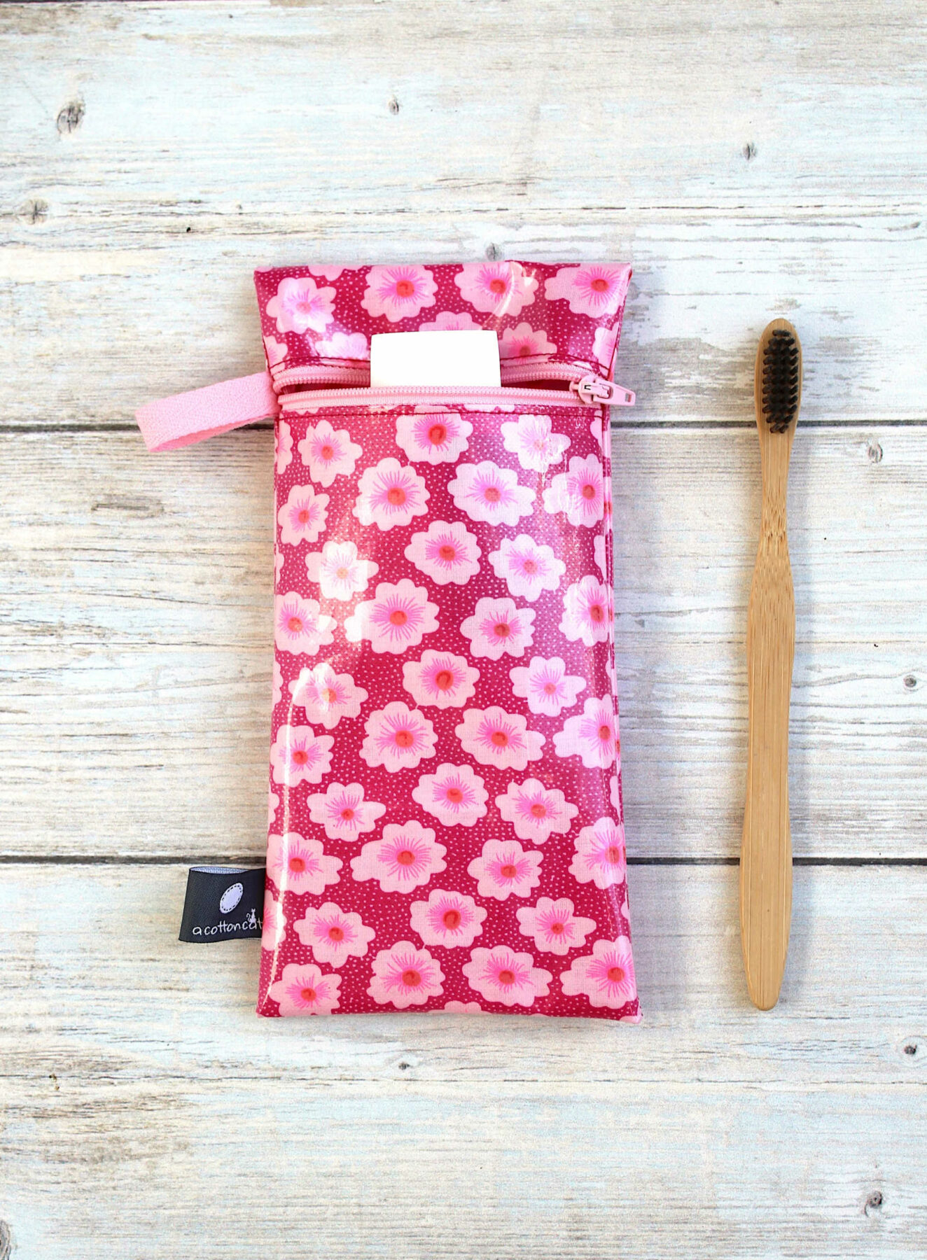 pochette enduite brosse dents dentifrice tissu fleurs