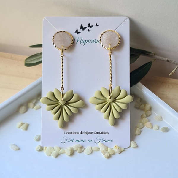 Boucles d'oreille femme fait main en pâte polymère acier inoxydable résine nacrée Fleur amande