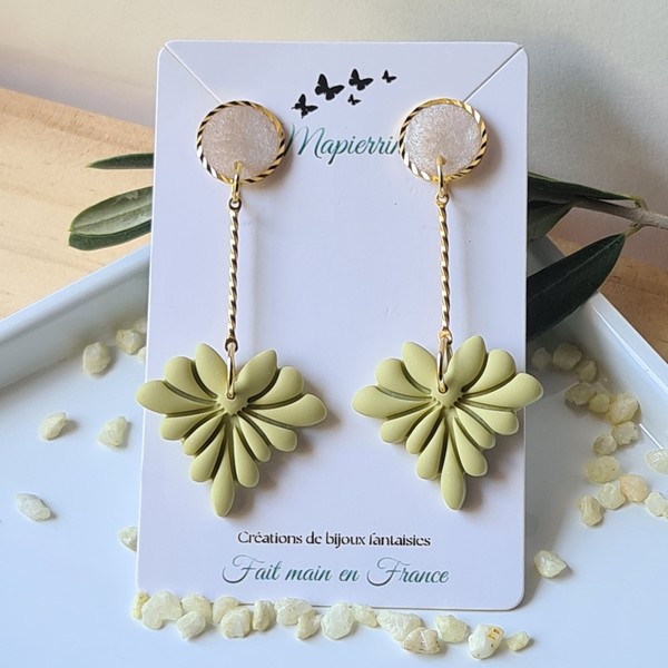 Boucles d'oreille femme fait main en pâte polymère acier inoxydable résine nacrée Fleur amande – Image 5