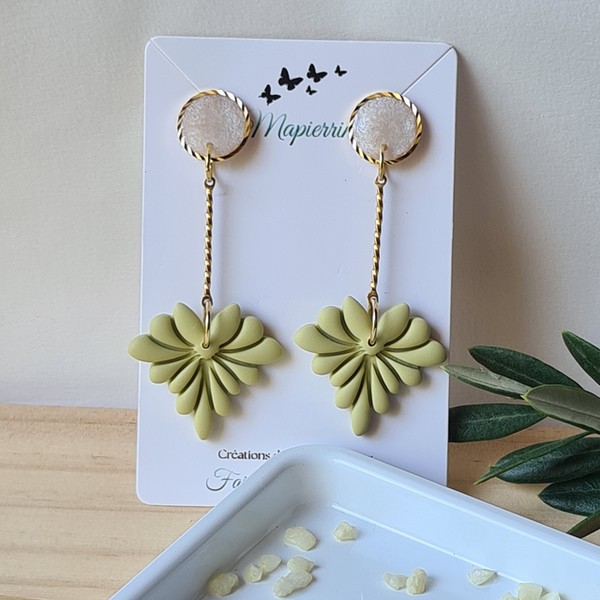 Boucles d'oreille femme fait main en pâte polymère acier inoxydable résine nacrée Fleur amande – Image 4