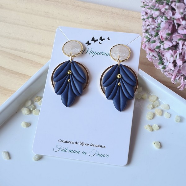 Boucles d'oreille femme fait main en pâte polymère acier inoxydable résine nacrée Feuille bleu marine – Image 2