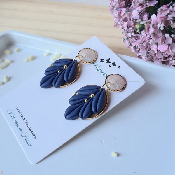 Boucles d'oreille femme fait main en pâte polymère acier inoxydable résine nacrée Feuille bleu marine – Image 5