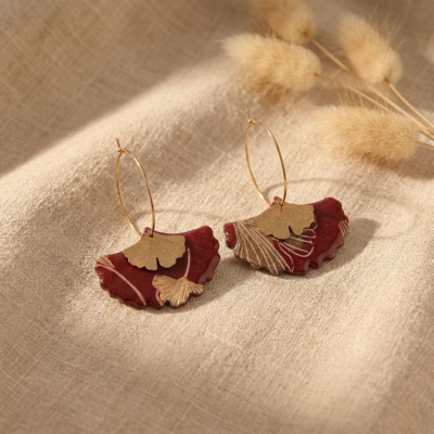 Boucles d'oreilles créoles Gingko rouge et or fait main - Papier indien résiné - Bijou botanique