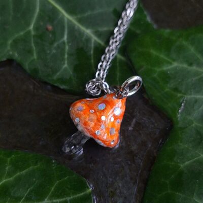 Collier champignon quartz orange et résine fait main