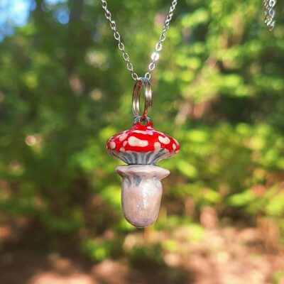 Pendentif cachette amanite magique phosphorescent et réactif aux UV, collier champignon en argile polymère fait main