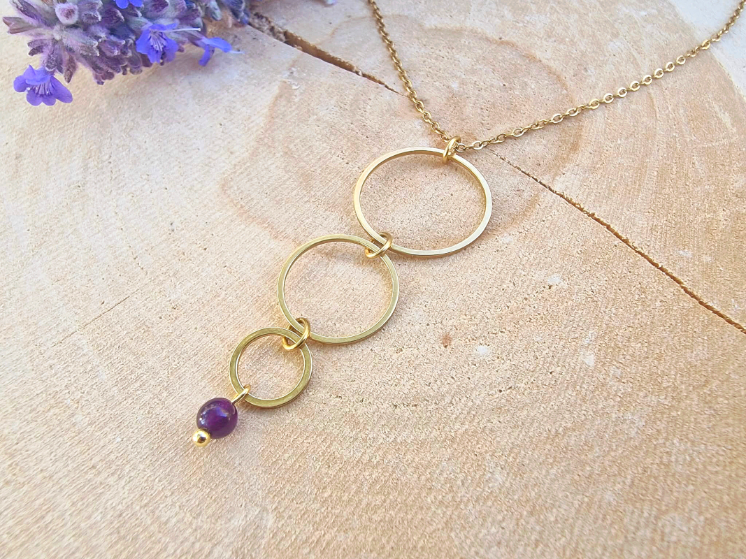 Collier cascade avec 3 anneaux en acier inoxydable doré et une pierre naturelle au choix