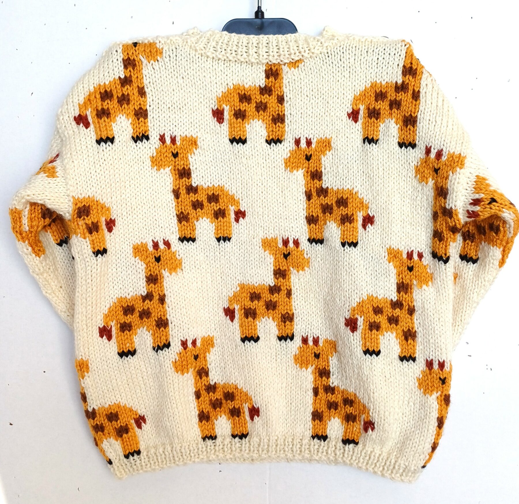 Pull fait main pour bébé de 1 an avec des girafes – Image 2
