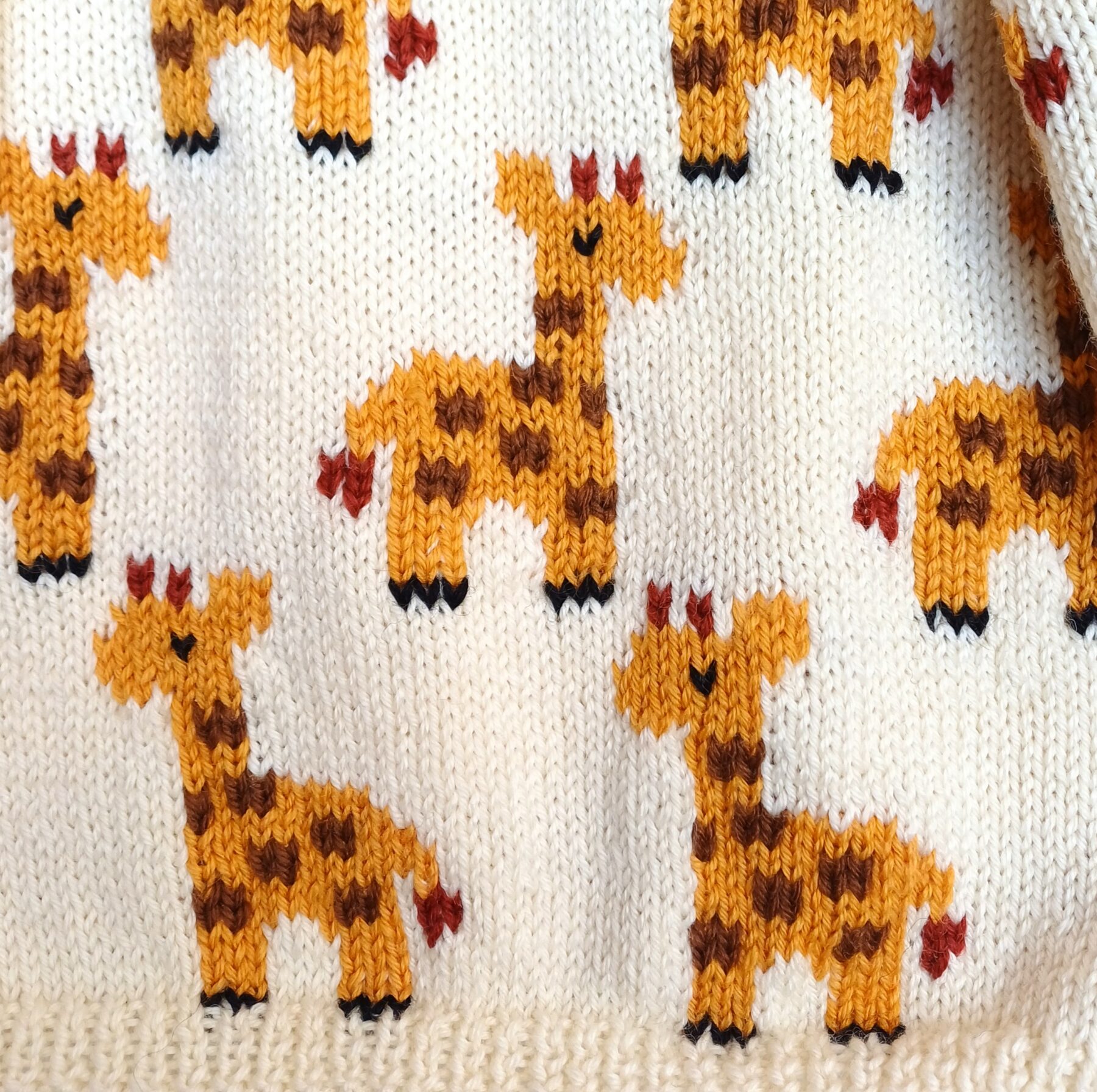 Pull fait main pour bébé de 1 an avec des girafes – Image 3