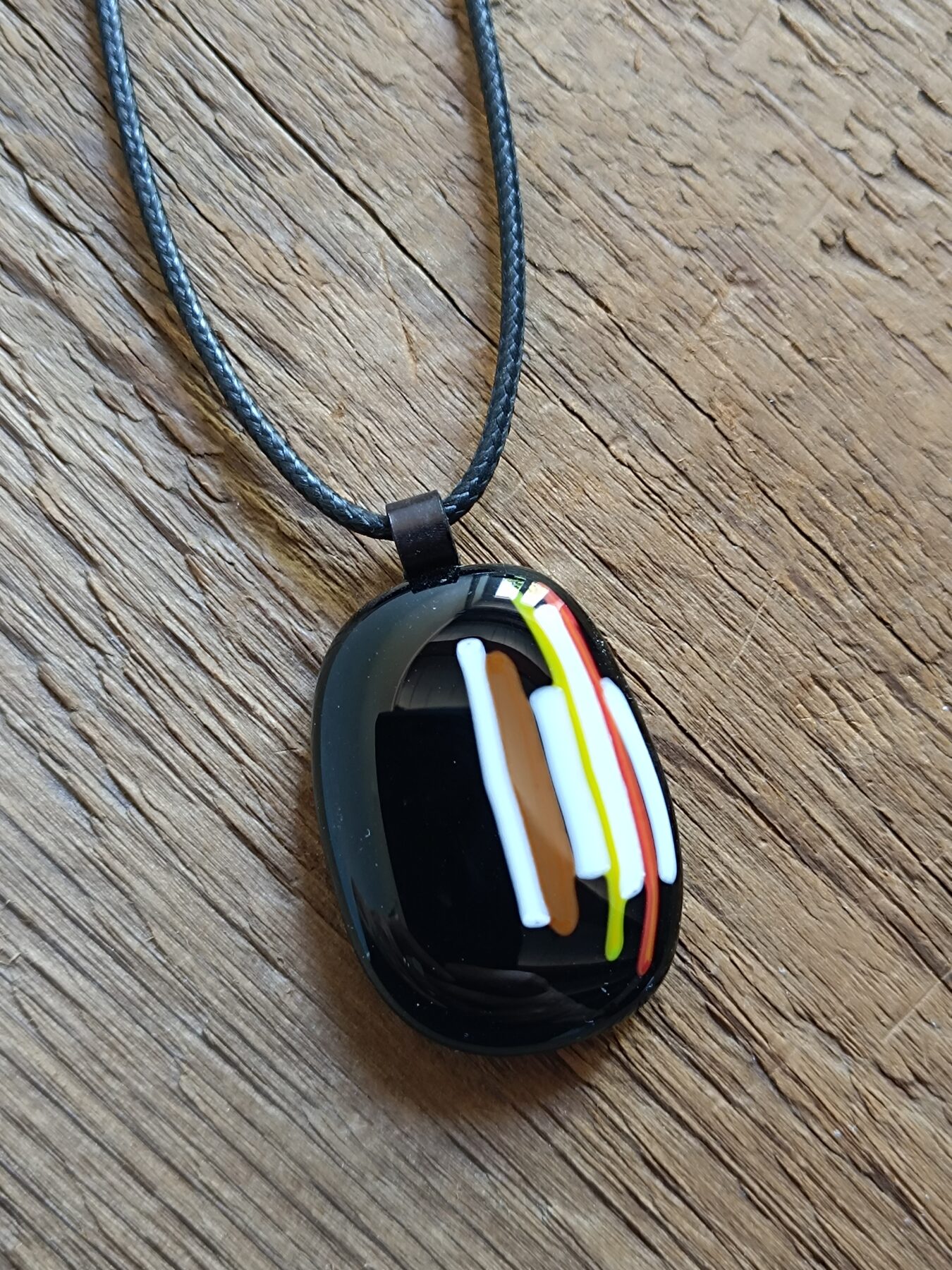 Pendentif en verre fusionné fait à la main avec collier – Image 4