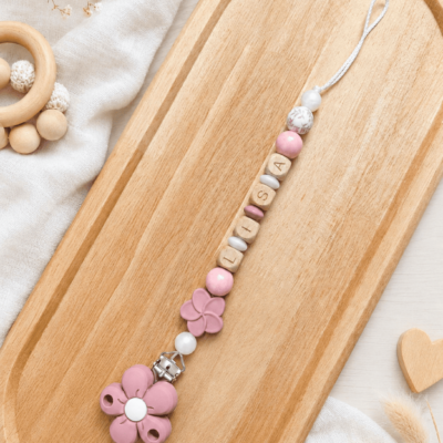 attache tétine fleur rose