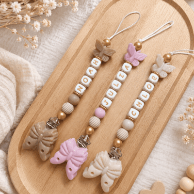 attache tétine papillon