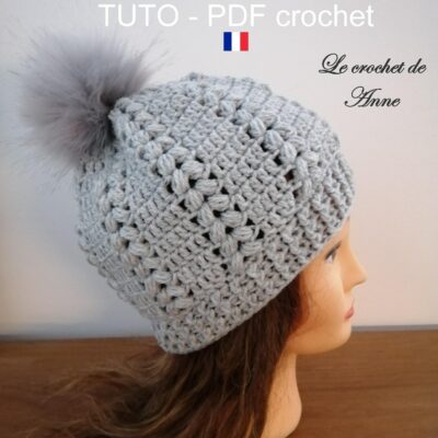 TUTO CROCHET – Bonnet orné d'un joli point fantaisie et d'un pompon fausse fourrure , pour adulte ou adolescent !